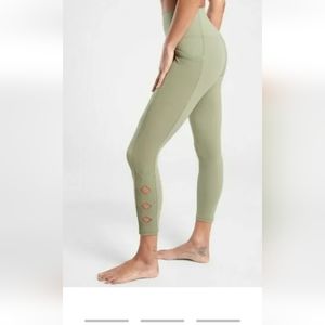 Athleta 2X Salutation stash pocket